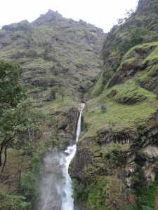 Les cascades sont nombreuses sur le chemin.