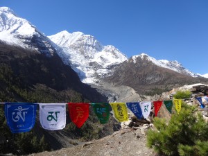 "Om Mani Padme Hum", le mantra de la grande compassion, orne beaucoup des chemins de l'Annapurna.