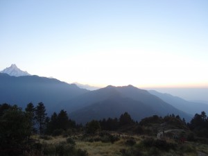 Le soleil s'apprête à se lever sur Poon Hill.