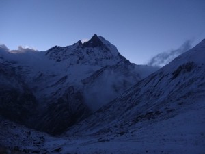 L'aube sur le sanctuaire de l'Annapurna.