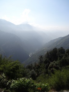 Vue de la vallée entre les villages d'Himalaya et de Sinuwa.