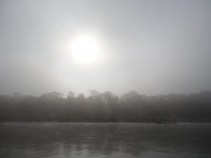 Les brumes matinales sur la rivière.