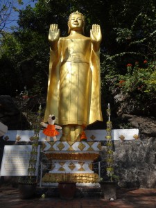 Le Bouddha debout.