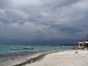 Un orage approche de Lembogan.