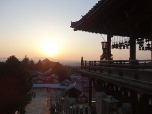 Le soleil se couche sur Nara.