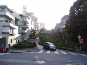 Lombard Street, la rue la plus tordue du monde.