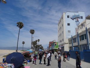 Tableaux, sculptures et beuh à Venice beach.