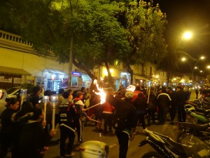 Malgré le caractère calme de Sucre, la ville n'échappe pas à la grande tradition nationale des manifs. Ici, une marche au flambeau menée par des étudiants.