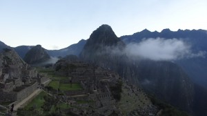 Le Machu Picchu peu avant l'aube.