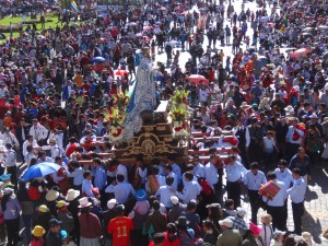De nombreuses processions de saints se sont succédées pendant toute la journée.