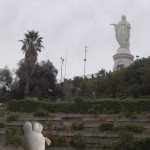 Une statue de Marie sur la colline San Cristobal. Au Chili la religion est assez importante.