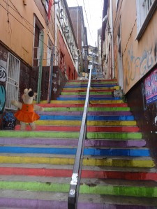 Il y a beaucoup d'escalier et de tags à Valparaiso. Parfois les escaliers sont tagués.