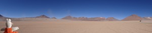 Les montagnes entourent l'altiplano.