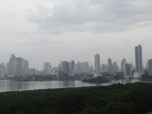 La skyline de Panama sous un ciel de plomb.